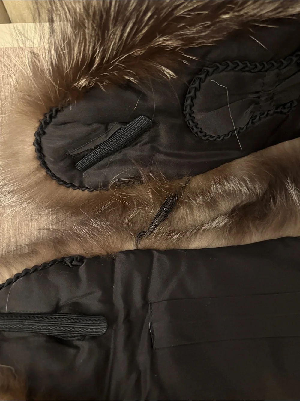 SAGA FOX FUR SHAWL SILVER FOX